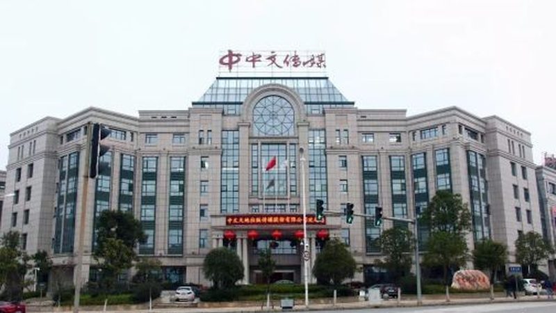 考察制作团队的实力，可以从以下几个方面入手：